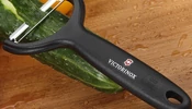 Victorinox Hámozó fogazott Fekete