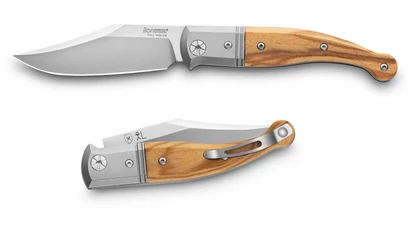 LionSteel Gitano Olive EDC zsebkés

A LionSteel Gitano az európai, azon belül a spanyol tradícionális bicskák előtt tiszteleg. A Navaja kések jellegzetes formavilága modern elgondolásban sosem nézett ki ennyire ütősen. Klasszikus, modern és letisztult. Kö