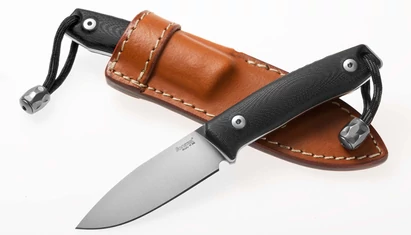 LionSteel M1 G10 Black outdoor kés

Az M1 család kifejezetten bushcraft célokra készült. Ezek a kések a közhiedelemmel ellentétben nem nagy, brutális eszközök, hiszen a gyakorlott bushcrafterek a keményebb feladatokat baltával és fűrésszel oldják meg. A k