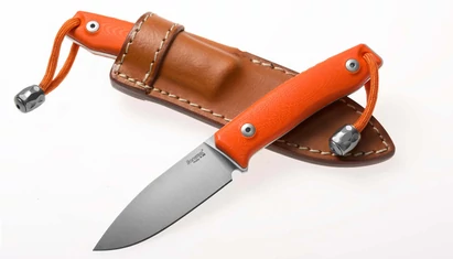 LionSteel M1 G10 Orange outdoor kés

Az M1 család kifejezetten bushcraft célokra készült. Ezek a kések a közhiedelemmel ellentétben nem nagy, brutális eszközök, hiszen a gyakorlott bushcrafterek a keményebb feladatokat baltával és fűrésszel oldják meg. A 
