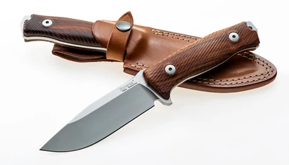 LionSteel M5 Santos Wood Satin outdoor kés

Az M5 család a LionSteel igazi outdoor fenegyereke! Ez a kés minden ízében arra született, hogy magunk mögött hagyva az ismert civilizációt, kalandorokká váljunk. Hogy megismerjük magunkat a természet vad és sza