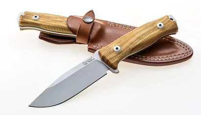 LionSteel M5 Olive Satin outdoor kés

Az M5 család a LionSteel igazi outdoor fenegyereke! Ez a kés minden ízében arra született, hogy magunk mögött hagyva az ismert civilizációt, kalandorokká váljunk. Hogy megismerjük magunkat a természet vad és szabályok