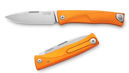 LionSteel Thrill Aluminium Orange EDC zsebkés

Az olasz dizájn olyan elit fogalom, ami a világon mindenhol egyértelműen felismerhető. Autó, lakás, divat. Kecses ívek, merész formák és formabontó megoldások. A zsebkések világában ezt a fogalmat a LionSteel