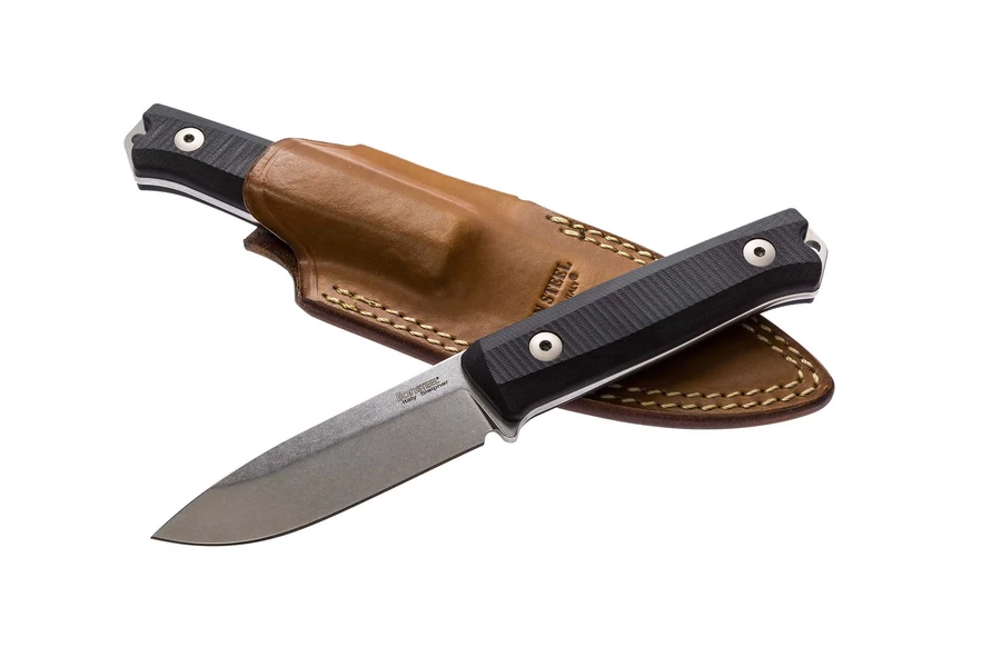 LionSteel B40 G10 Black outdoor kés

A B40 család kifejezetten bushcraft célokra készült. Ezek a kések a közhiedelemmel ellentétben nem nagy, brutális eszközök, hiszen a gyakorlott bushcrafterek a keményebb feladatokat baltával és fűrésszel oldják meg. A 