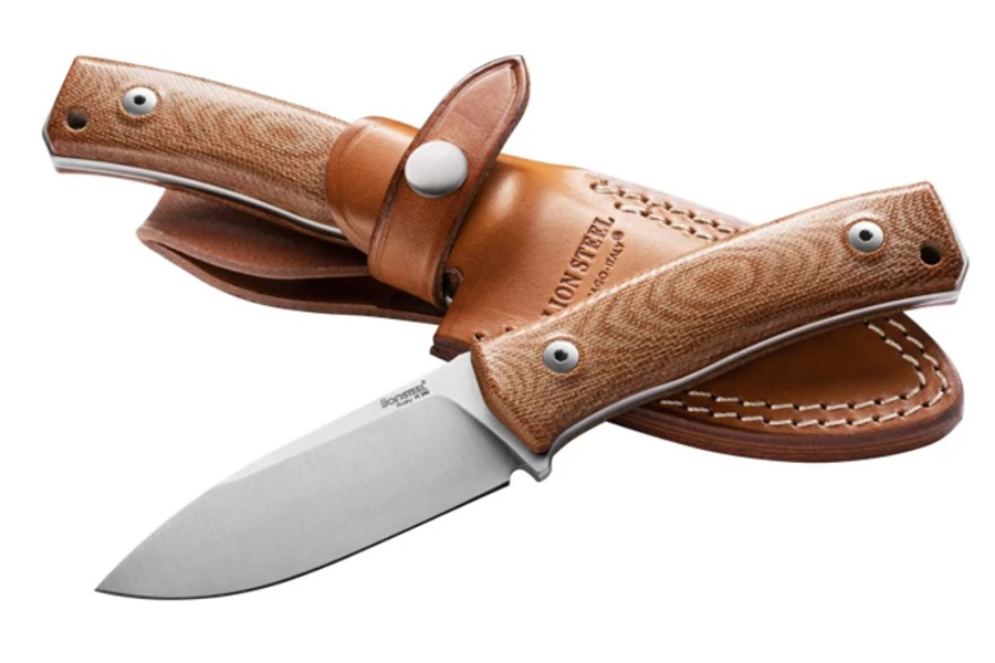 LionSteel M4  Micarta Natural outdoor kés

Az M4 család kifejezetten bushcraft és vadászati célokra készült. Ezek a kések a közhiedelemmel ellentétben nem nagy, brutális kések, hiszen a gyakorlott bushcrafterek a keményebb feladatokat baltával és fűréssze