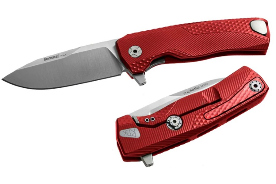 LionSteel ROK Aluminium Red Satin EDC zsebkés

A ROK a LionSteel EDC zsebkései között a csúcskategória. Nemcsak a kivitelezés, de a technikai megoldások is a legmagasabb szintet képviselik. Összetéveszthetetlen olasz dizájn. Szemet gyönyörködtető alkotás,