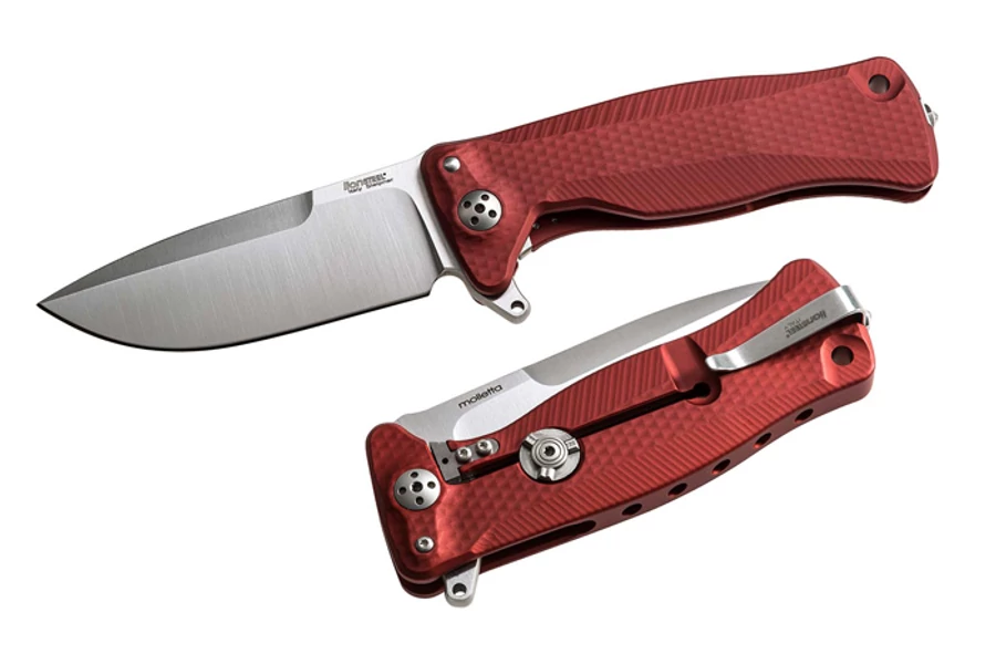 LionSteel SR-11 Aluminium Red Satin EDC zsebkés

Az SR sorozat a LionSteel legnagyobb és legsokszínűbb zsebkésfelhozatala EDC szegmensben. Formavilága az alapokból építkező prémium minőségű egyszerűség. Ez a kulcsa az SR sorozat sikerének. A szemkápráztat